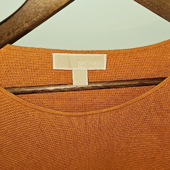 Michael Kors Orange Knit Sweater. SIZE L - Picture 3 of 5